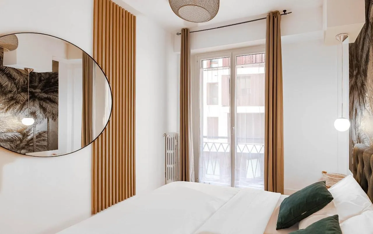 Decorated 2 Bedrooms Air Conditionning, City Center Nice 0*,